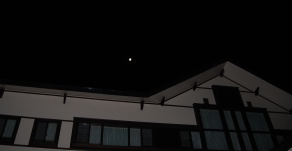 22:00頃の宿舎から見上げた空にお月さま